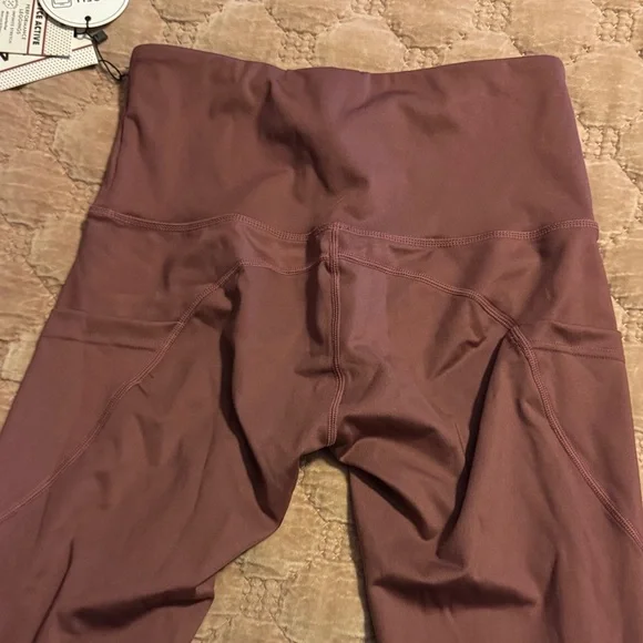 High-Waisted Dusty Rose Leggings with Cell Phone Pocket - Picture 3 of 3